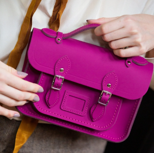 $161（原价$230）Cambridge Satchel官网The Mini 迷离剑桥包，红色深棕色和紫红色，7折