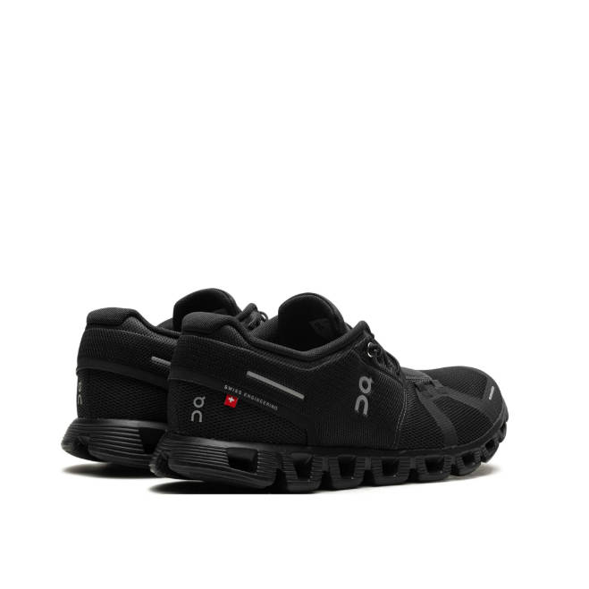 ¥927 (原价 ¥1,090) FARFETCH CHINA官网 On Running Cloud 5  Black 运动鞋85折特惠  