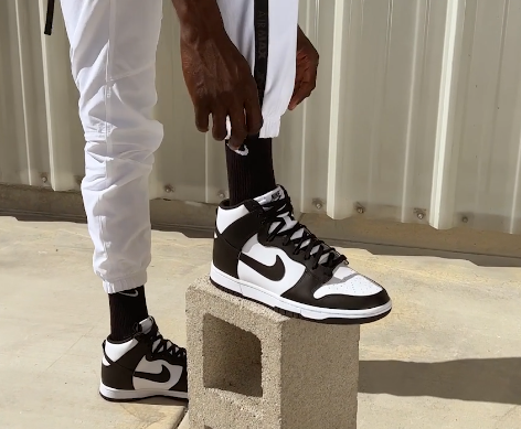 The rubber sole with classic hoops pivot circle adds durability The rubber sole with classic hoops pivot circle adds durability